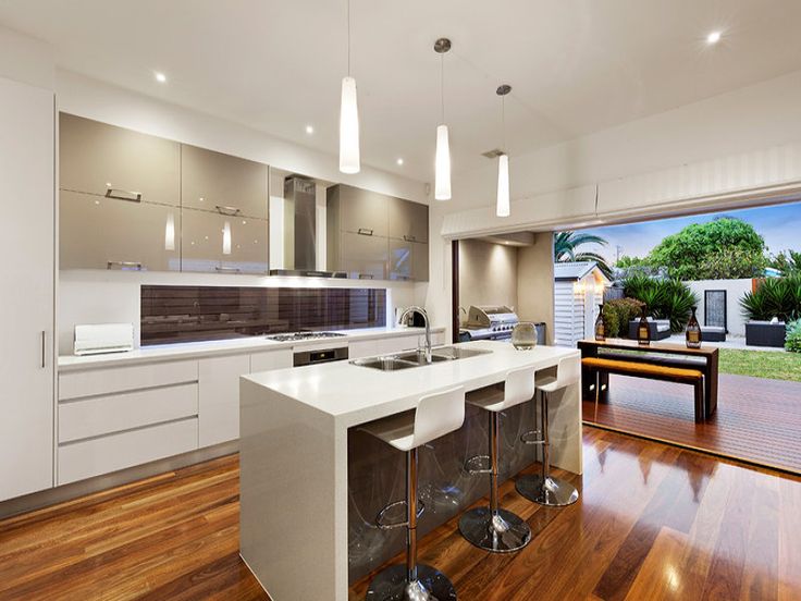 дизайн белой кухни остров