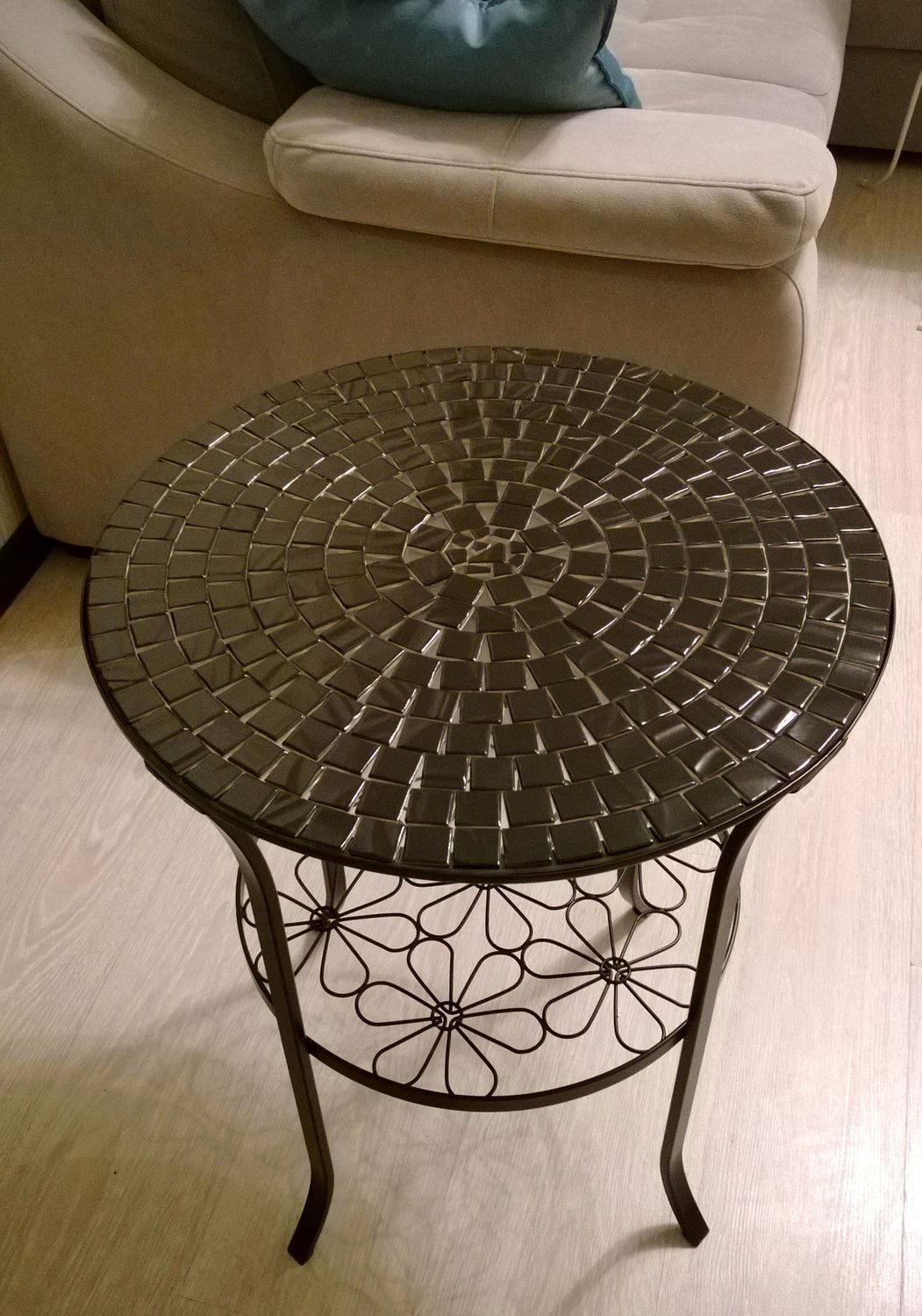 Металлический журнальный столик