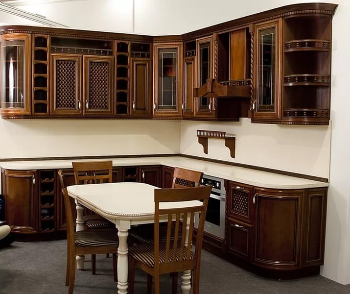 светлая кухня массив